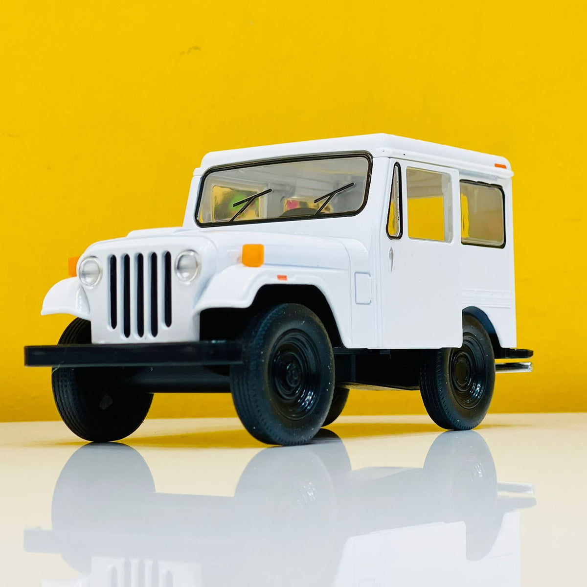 1:26 Kinsmart 1971 Jeep DJ-5B