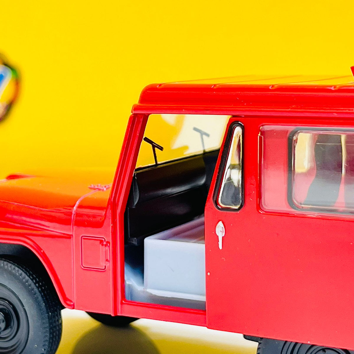 1:26 Kinsmart 1971 Jeep DJ-5B