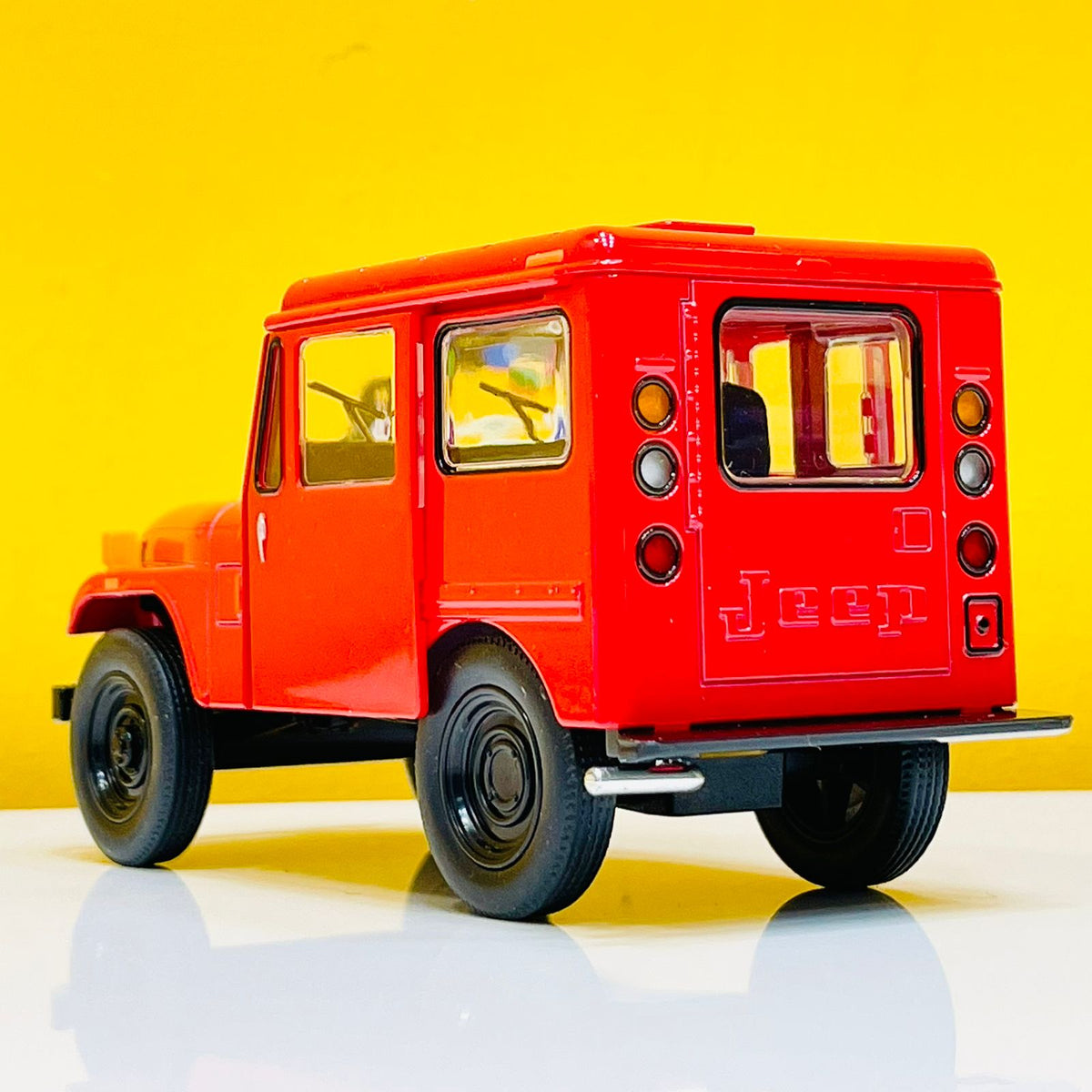 1:26 Kinsmart 1971 Jeep DJ-5B