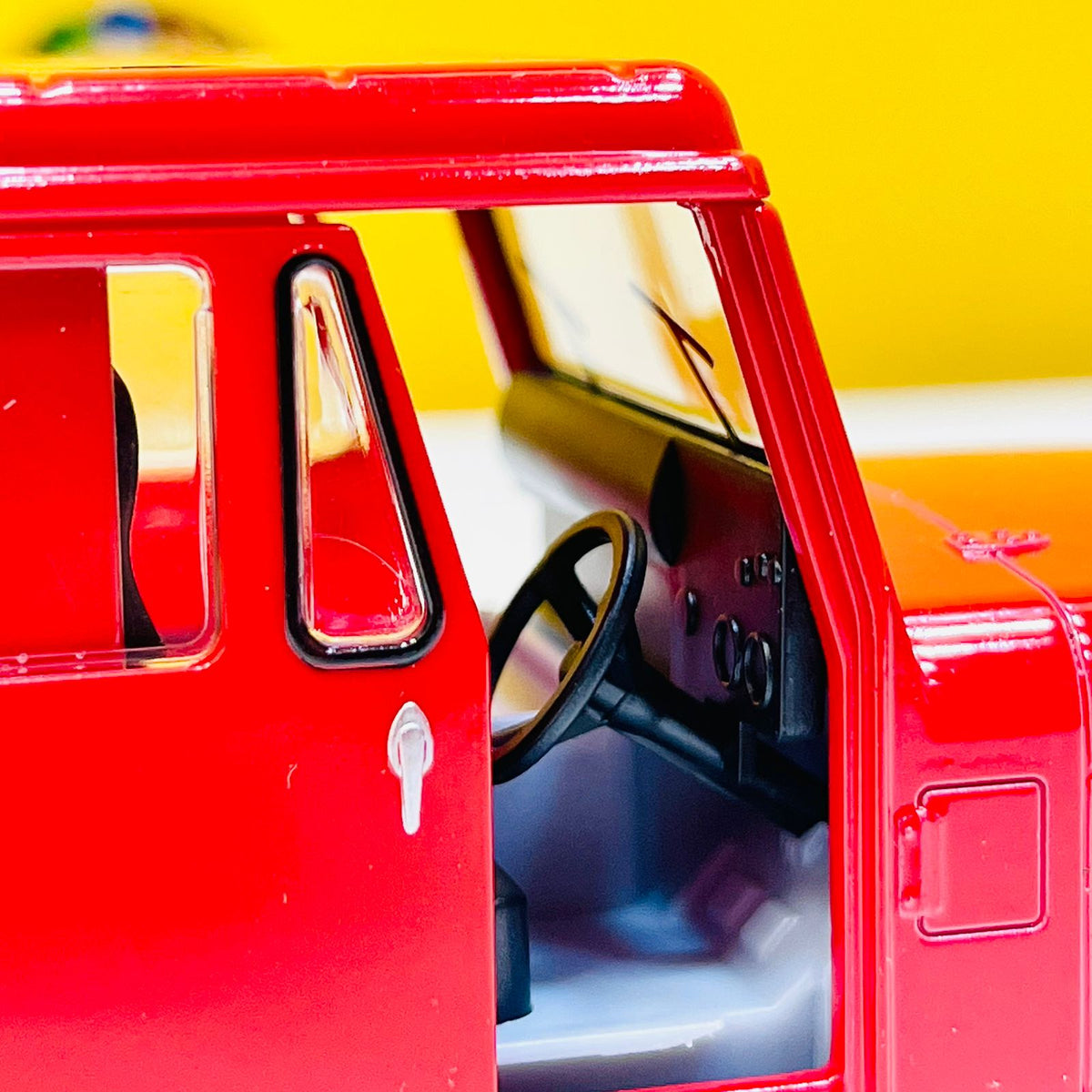 1:26 Kinsmart 1971 Jeep DJ-5B