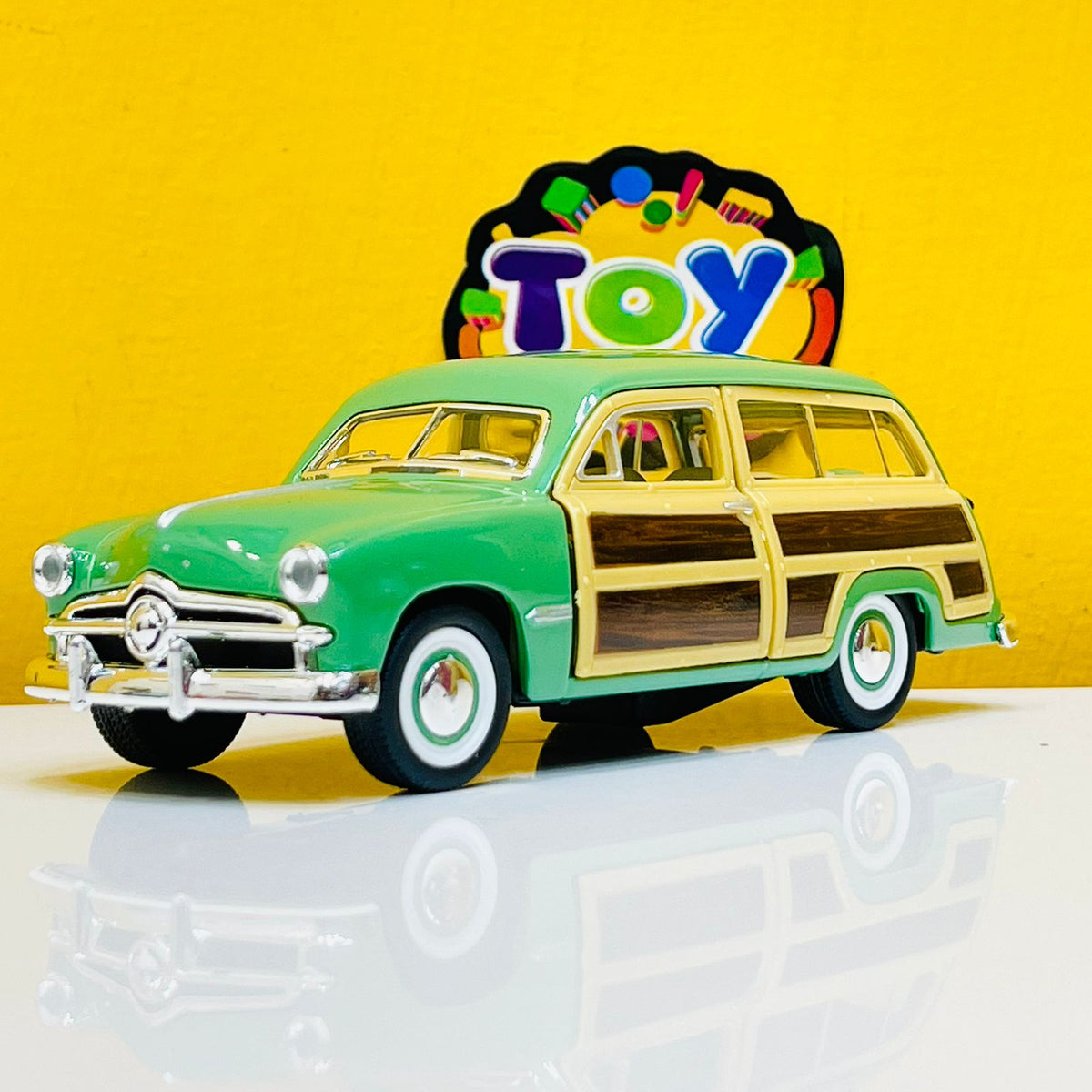 1:40 Kinsmart 1949 Ford Woody Wagon