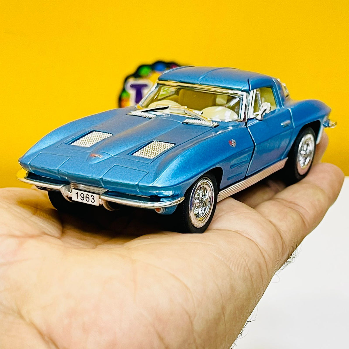 1:36 Kinsmart 1963 Corvette Sting Ray