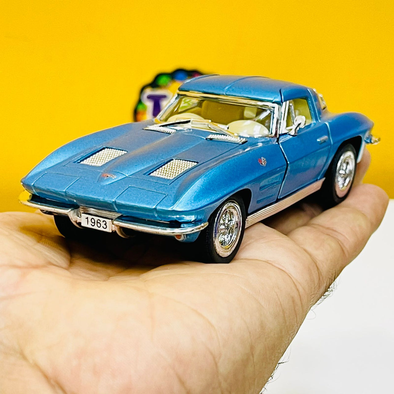 1:36 Kinsmart 1963 Corvette Sting Ray