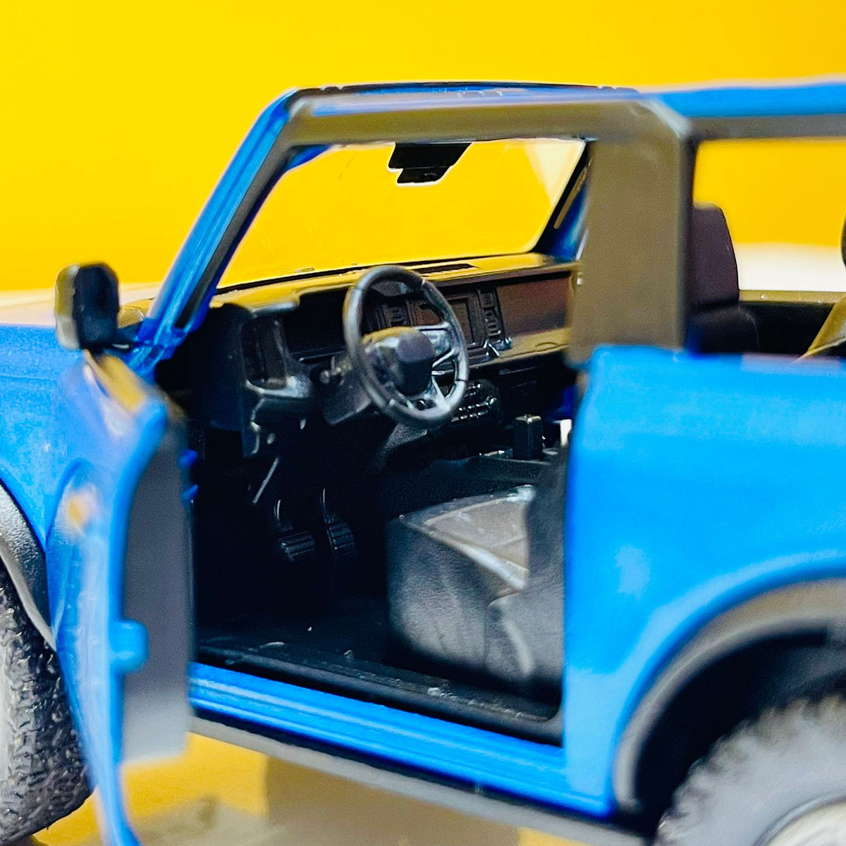 1:34 Kinsmart 2022 Ford Bronco Jeep