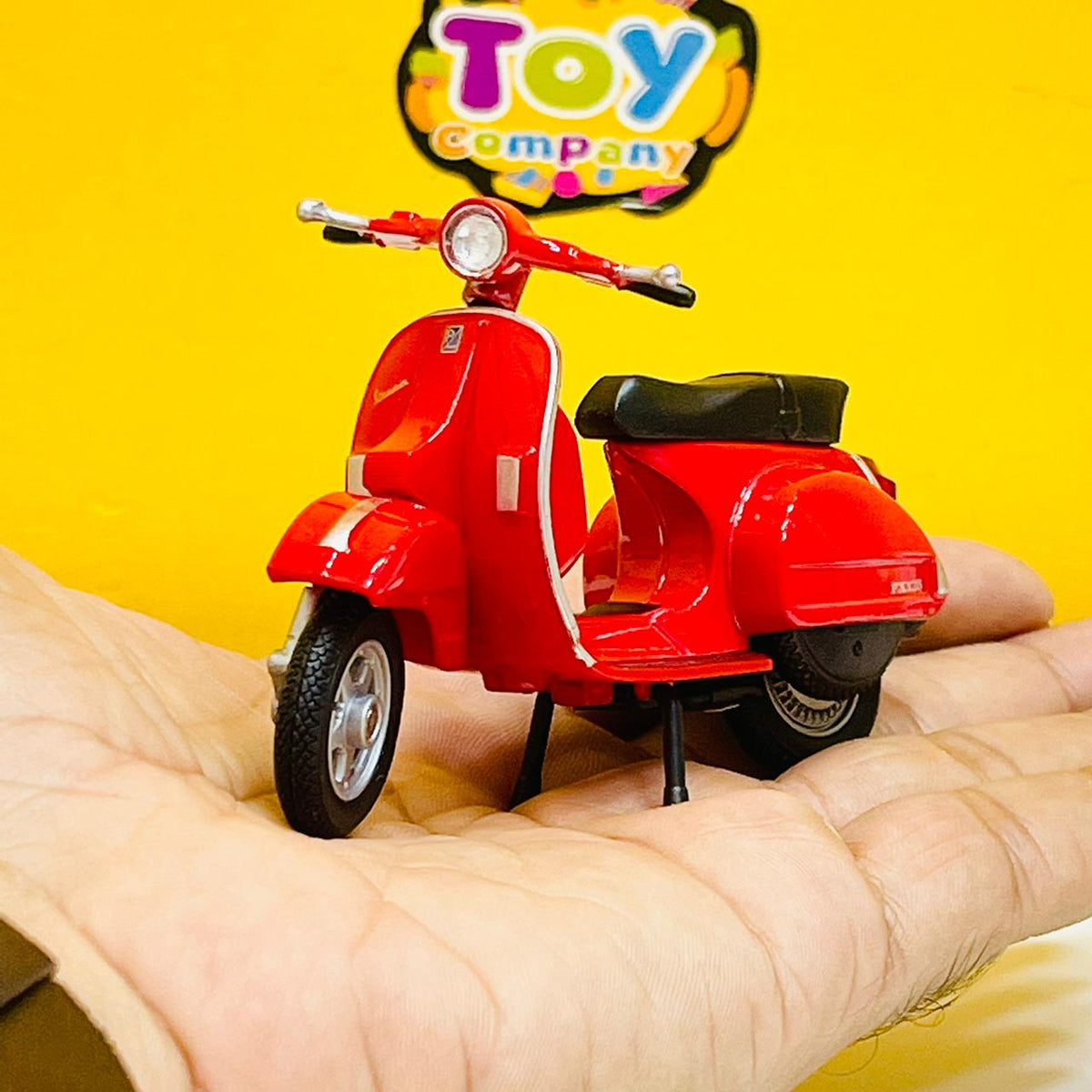 Welly 1:18 Diecast 2016 Vespa PX Model