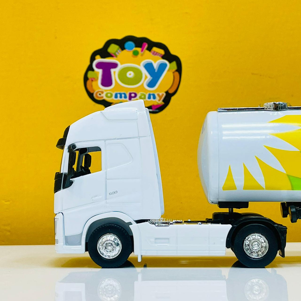 Welly 1:64 Diecast BP Oil Tanker