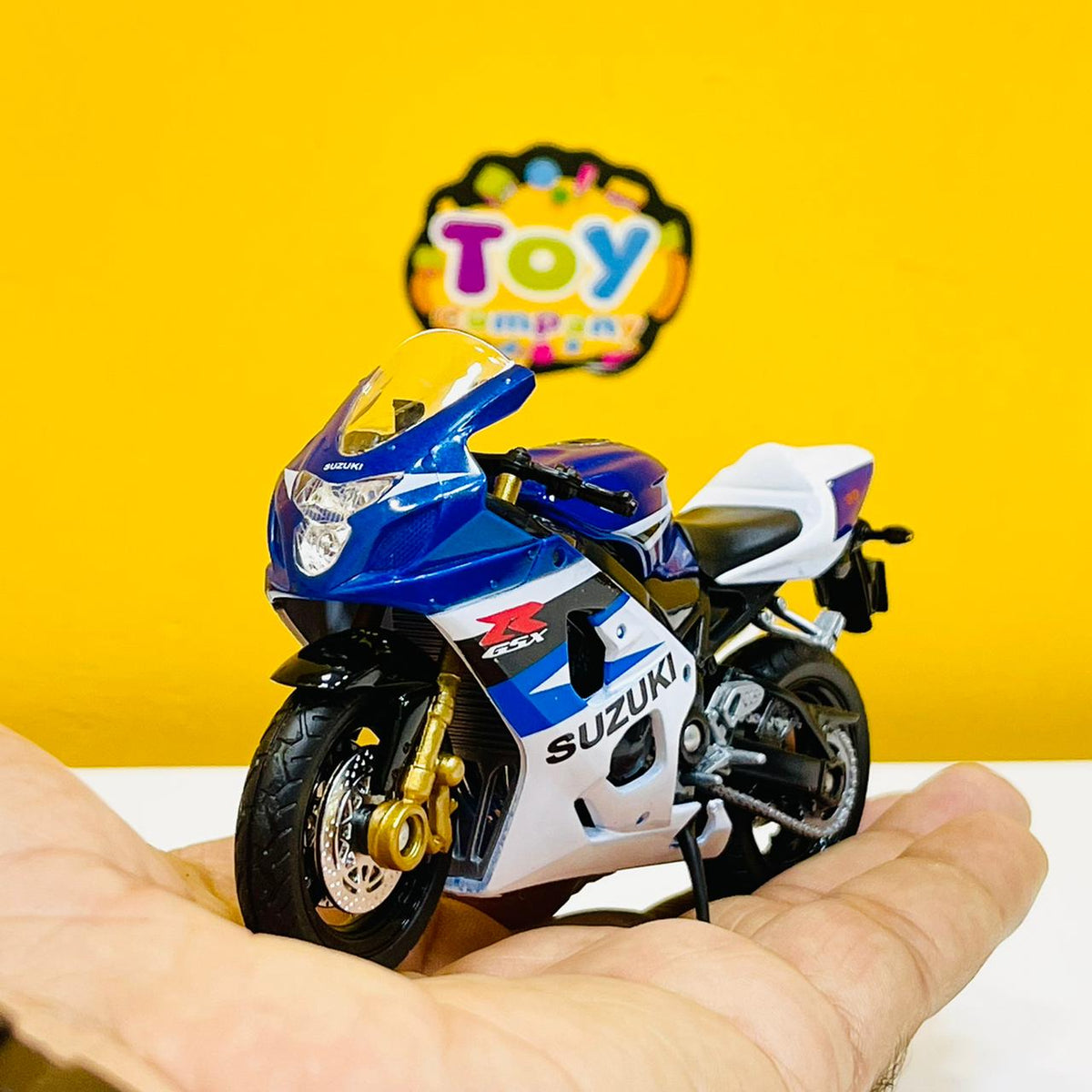 Welly 1:18 Diecast Suzuki GSX-R750 Model