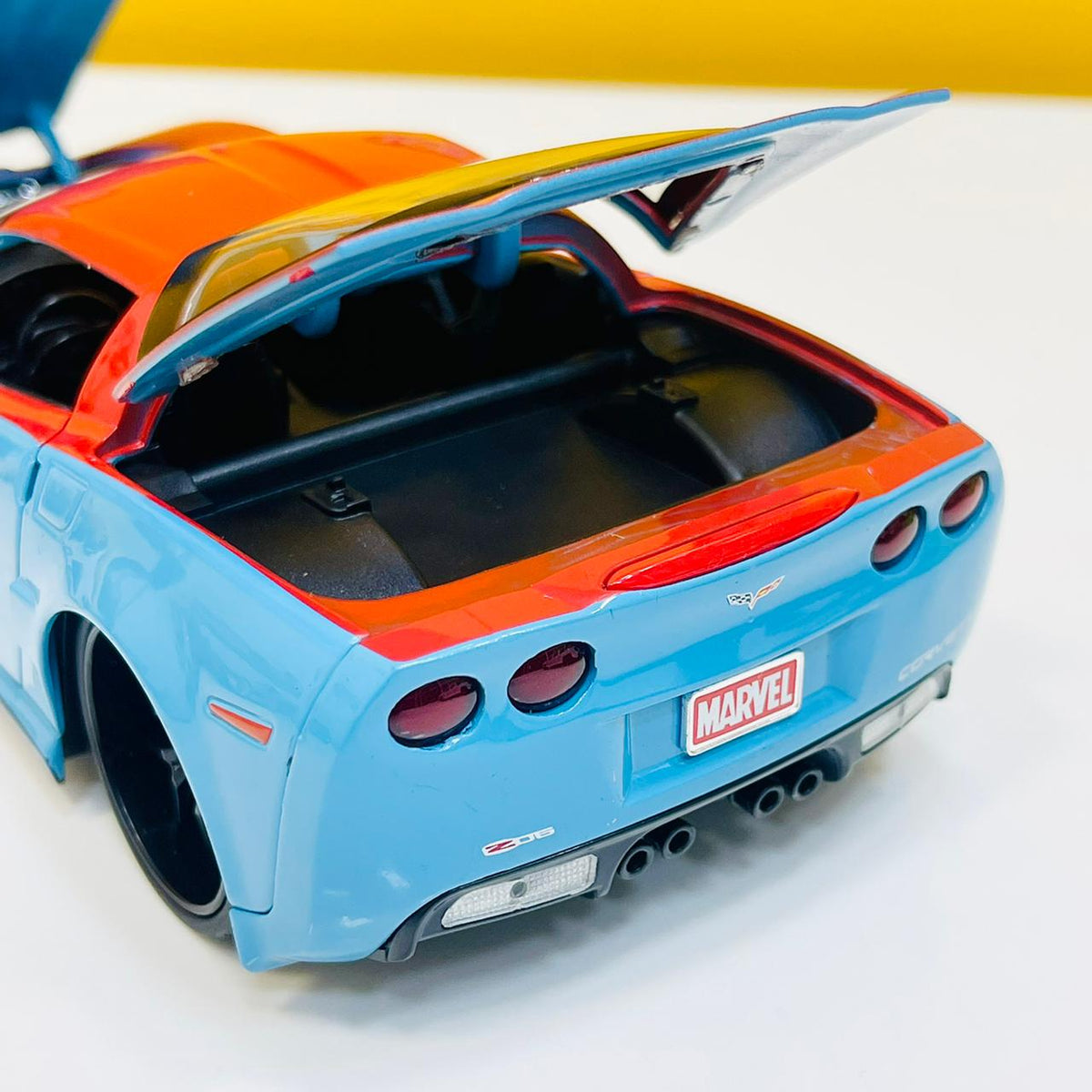 Marvel Avengers 2006 Chevrolet Corvette Z06 With Metal Miniature