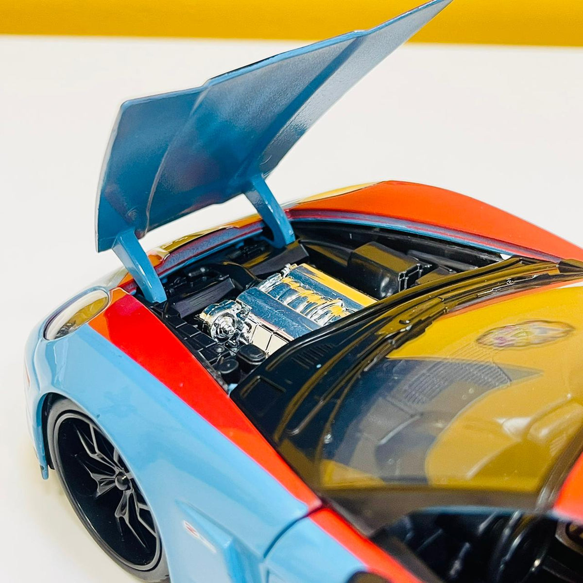 Marvel Avengers 2006 Chevrolet Corvette Z06 With Metal Miniature