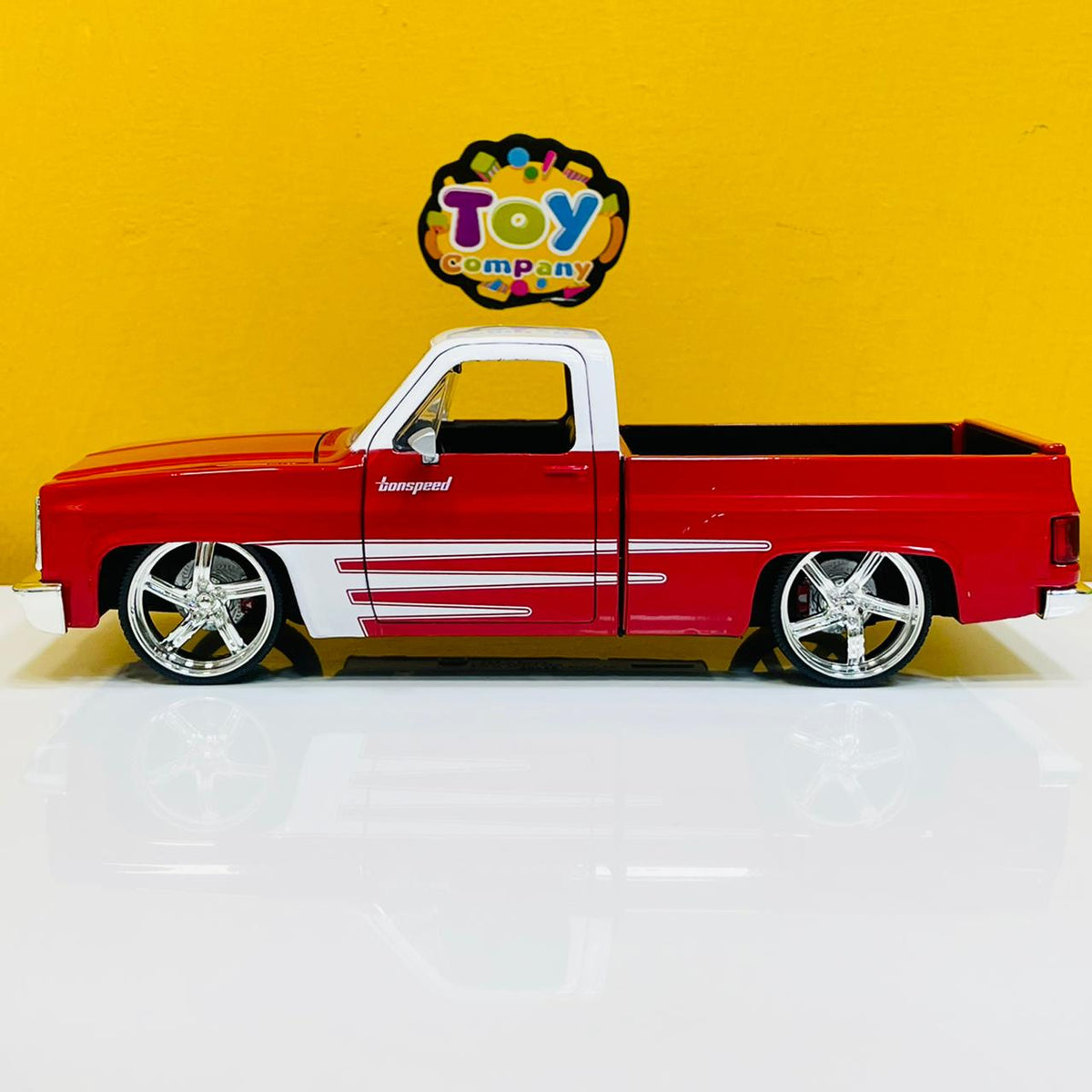 Diecast 1985 Chevrolet C-10 Truck