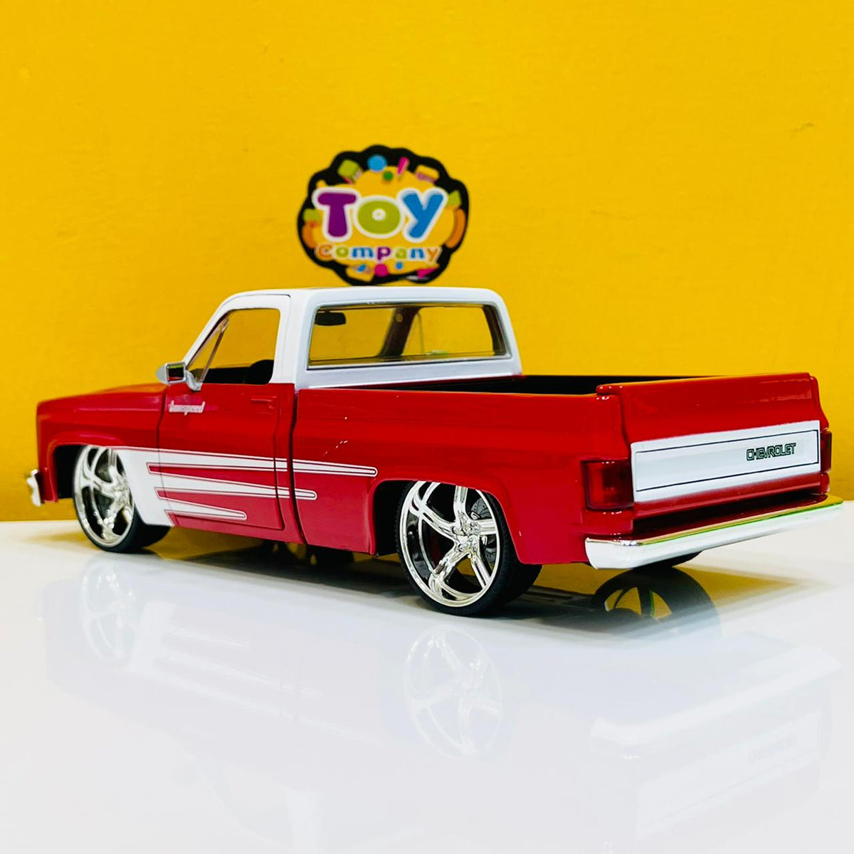 Diecast 1985 Chevrolet C-10 Truck