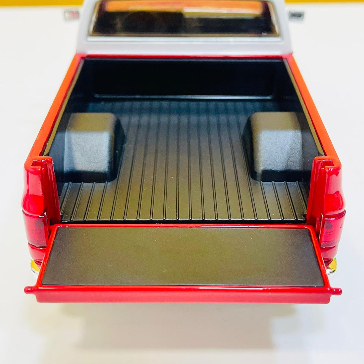 Diecast 1985 Chevrolet C-10 Truck