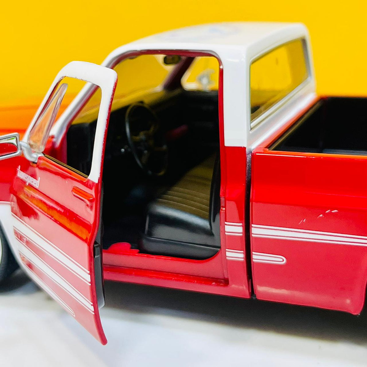 Diecast 1985 Chevrolet C-10 Truck