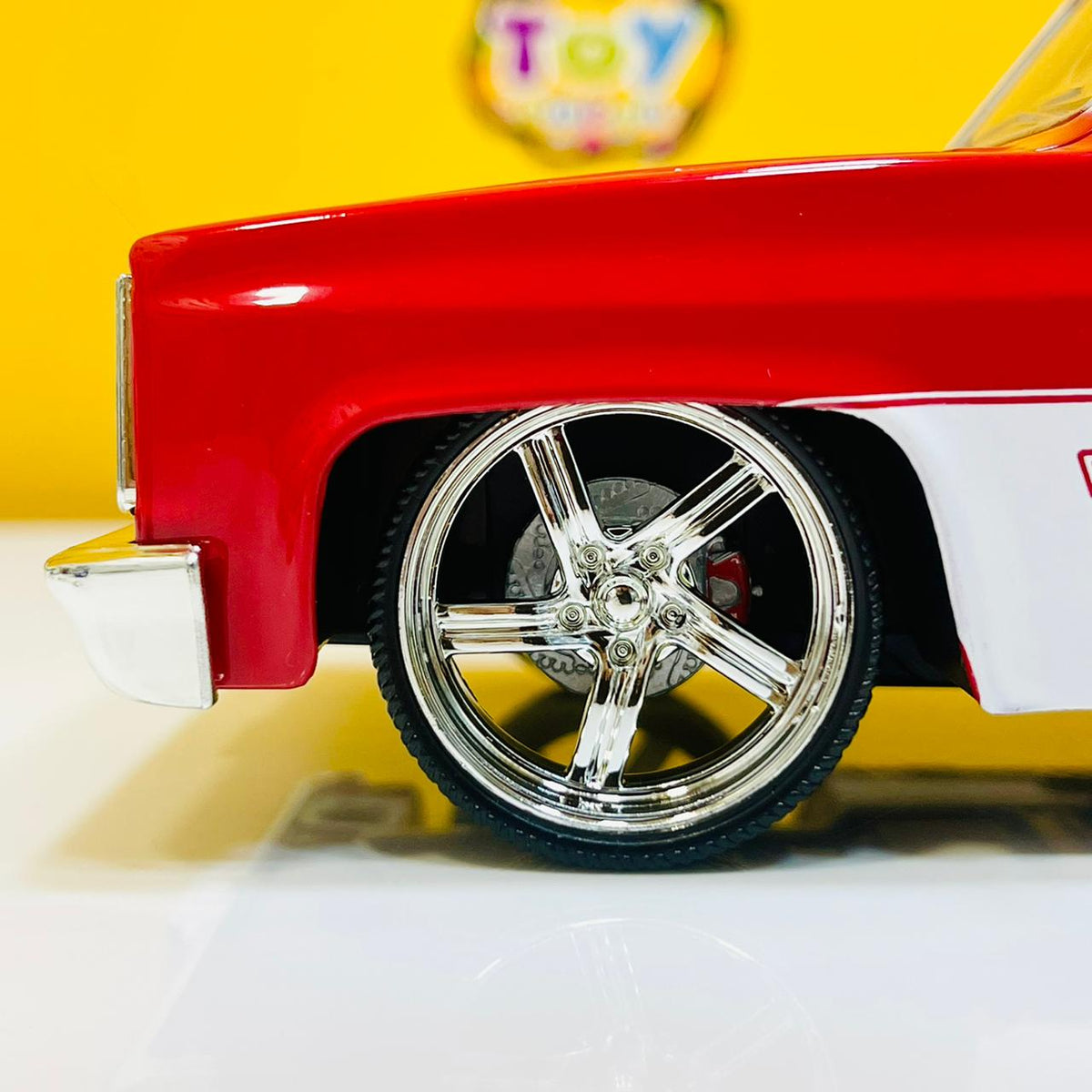 Diecast 1985 Chevrolet C-10 Truck