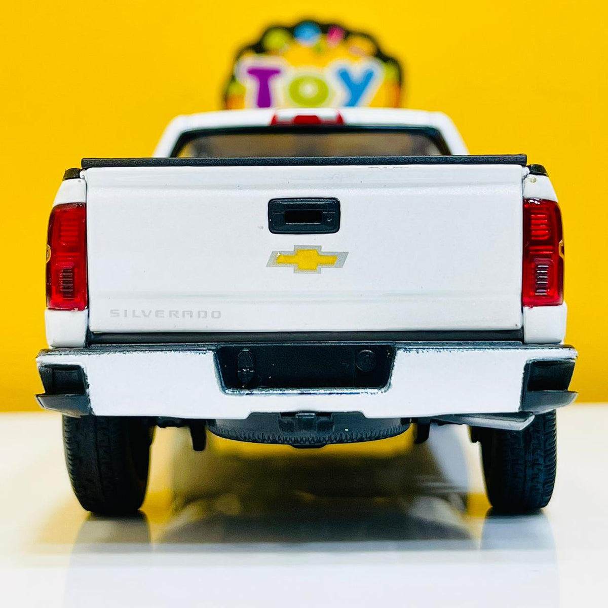 1:29 Diecast 2017 Chevrolet Silverado