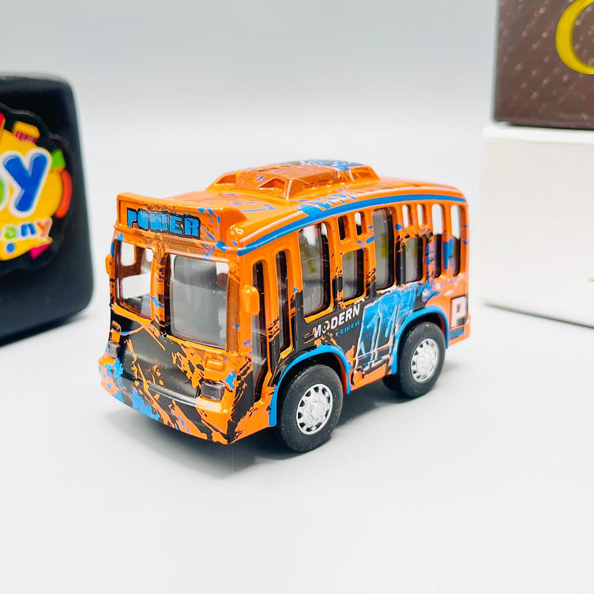 1:36 Diecast R1 Pullback Mini Model Bus