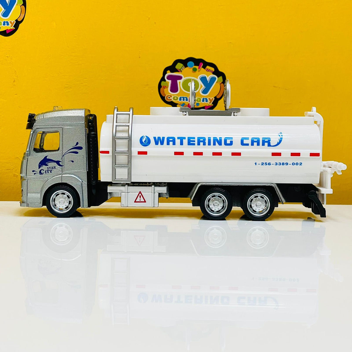 Metal Cabin 6 Wheels Water Container Truck