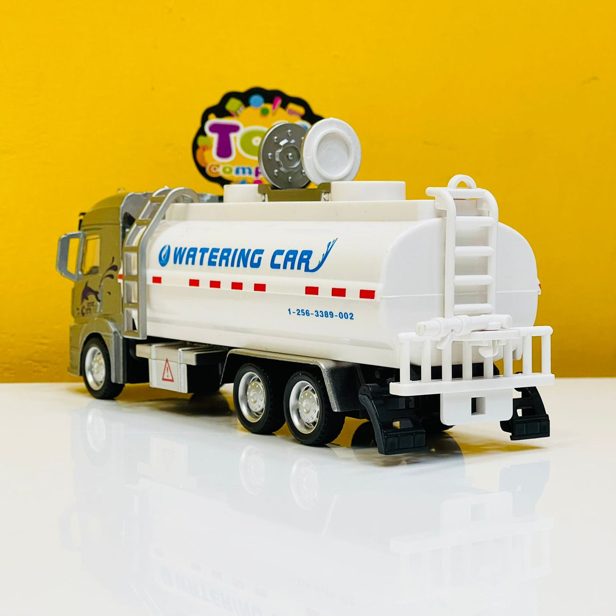 Metal Cabin 6 Wheels Water Container Truck