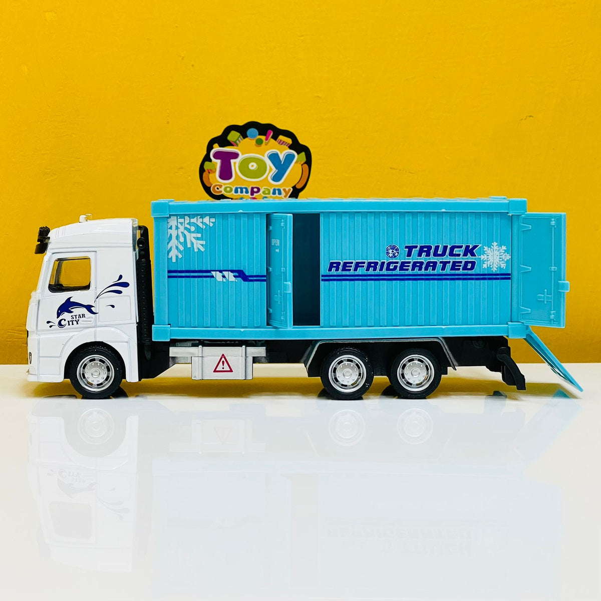 Metal Cabin 6 Wheels Refrigerator Container Truck