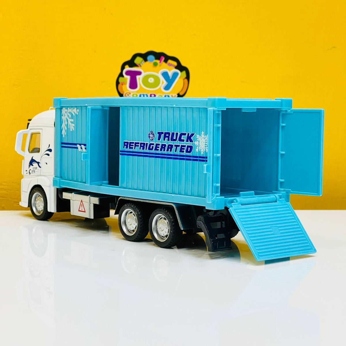 Metal Cabin 6 Wheels Refrigerator Container Truck