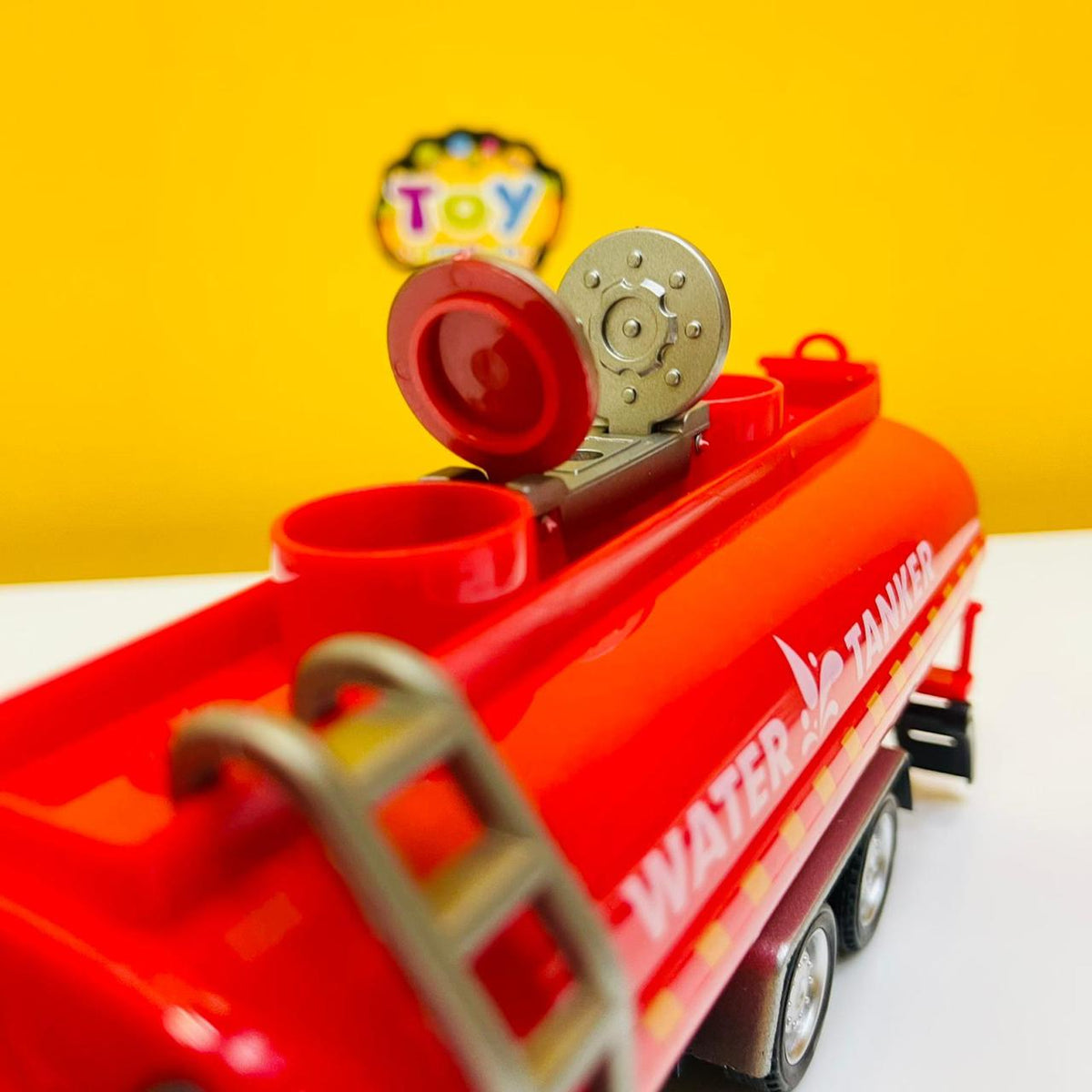 Metal Cabin 6 Wheels Fire Container Truck-Assortment