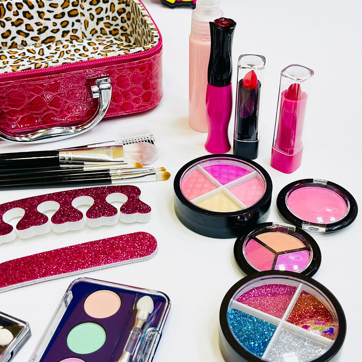 Realistic The Pretty Girl Makeup Box