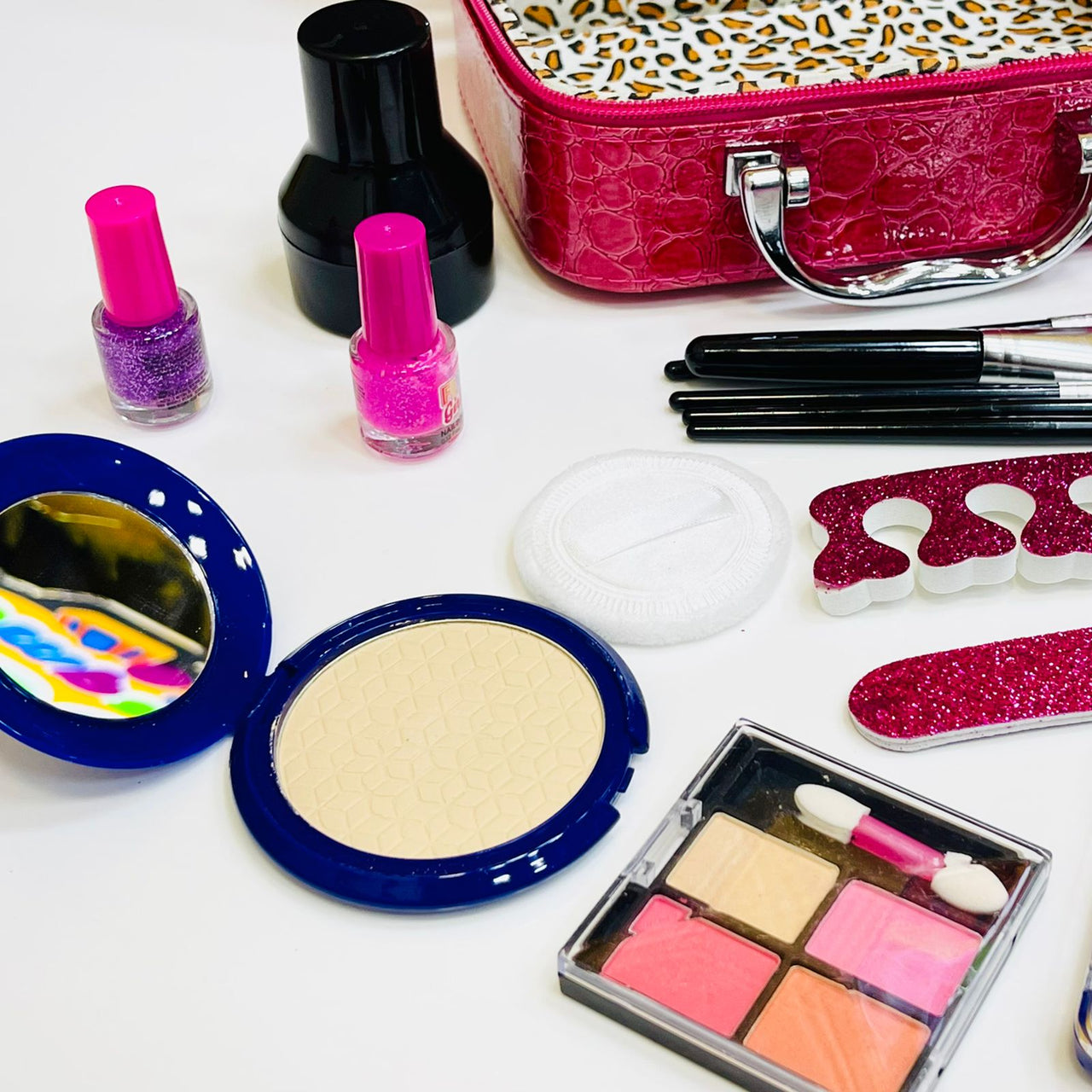 Realistic The Pretty Girl Makeup Box