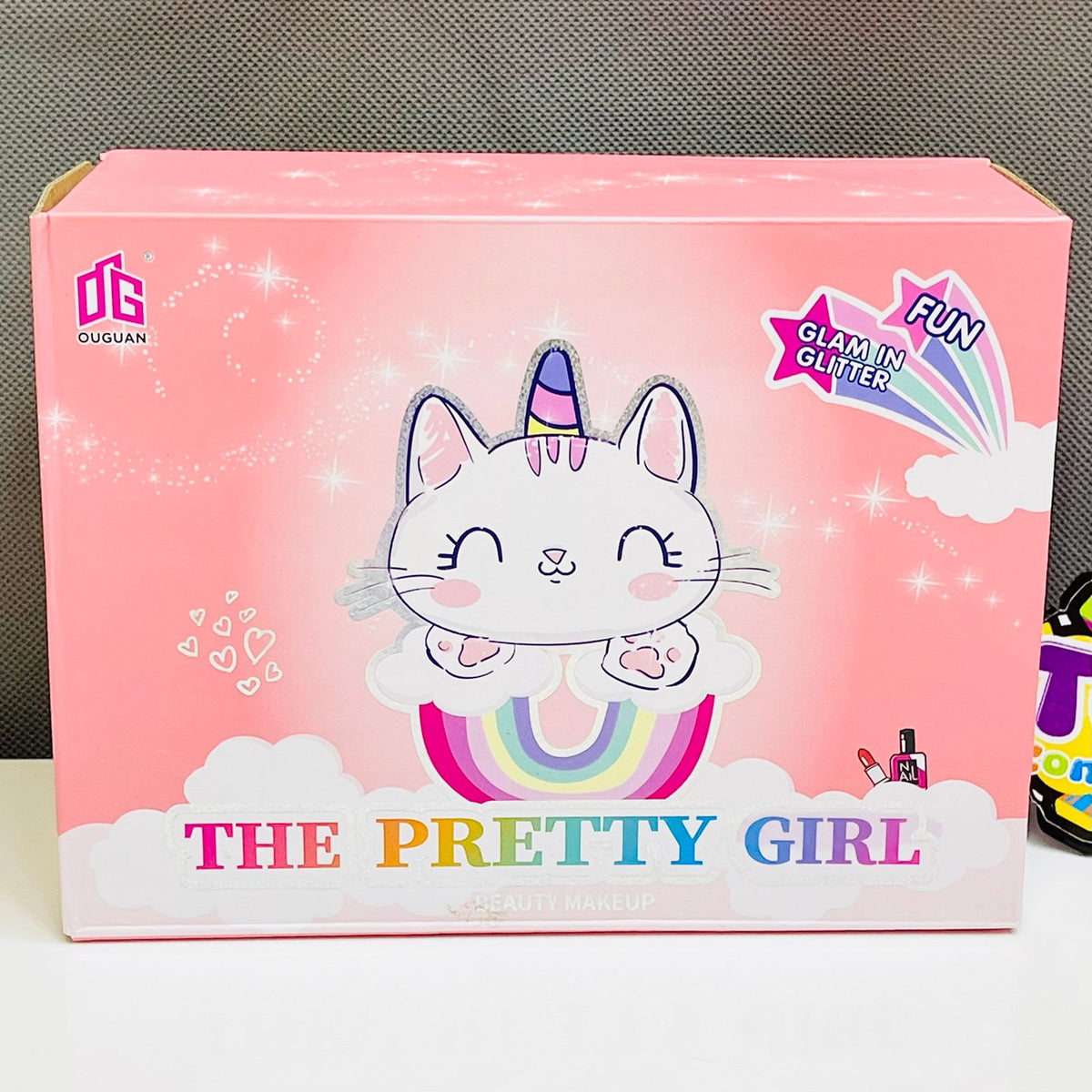Realistic The Pretty Girl Makeup Box