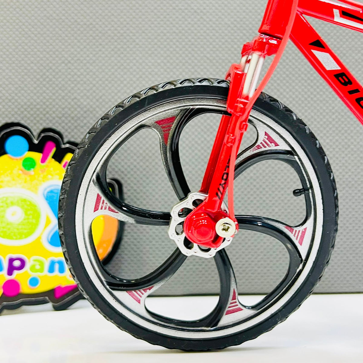 1:8 Scale Alloy Moveable Bicycle