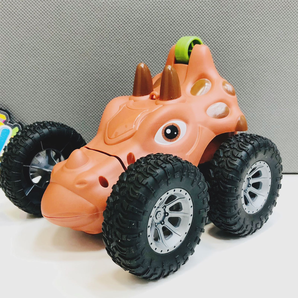 Light & Sound Dinosaur Stunt Car