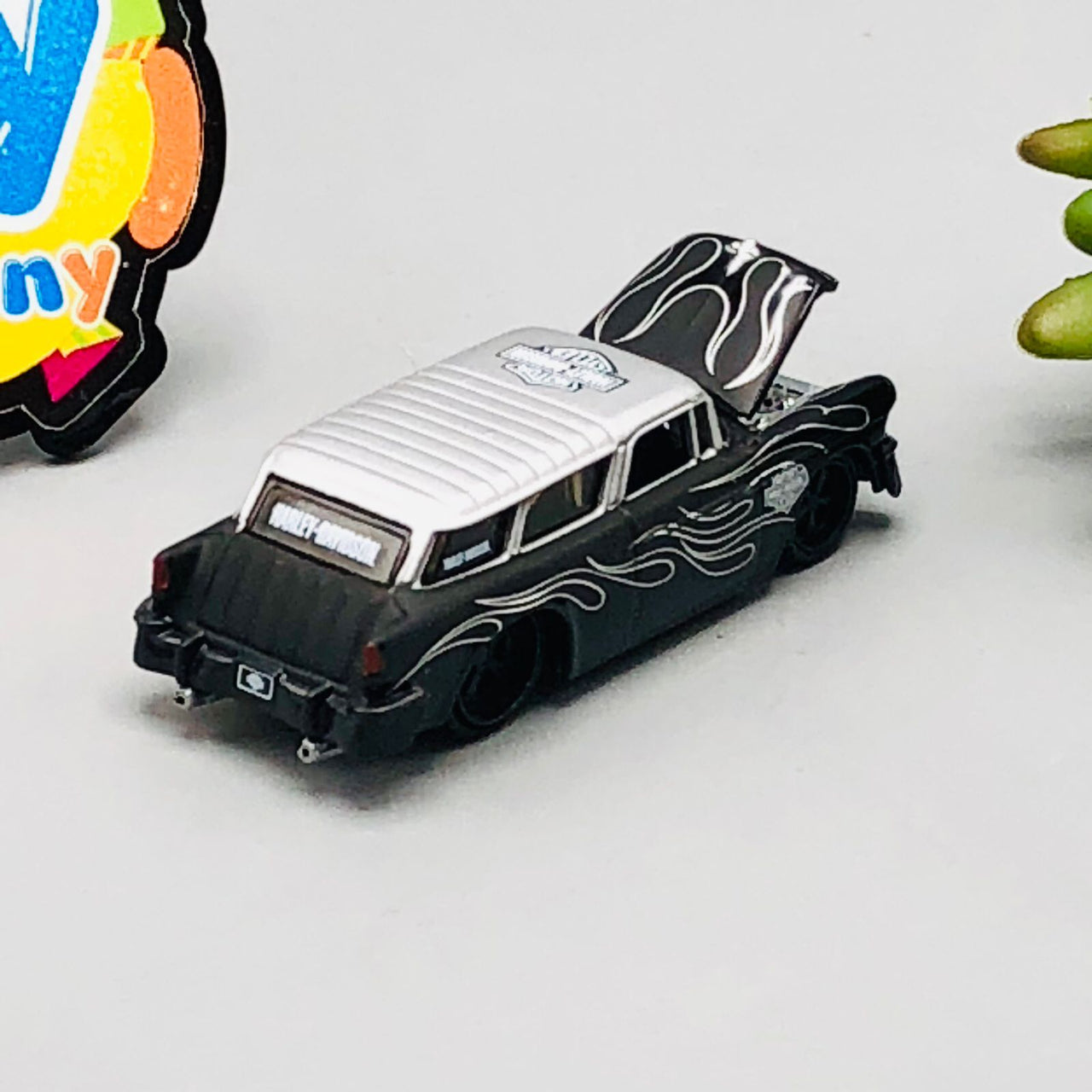 Maisto 1:64 Harley-Davidson 1955 Chevrolet Nomad