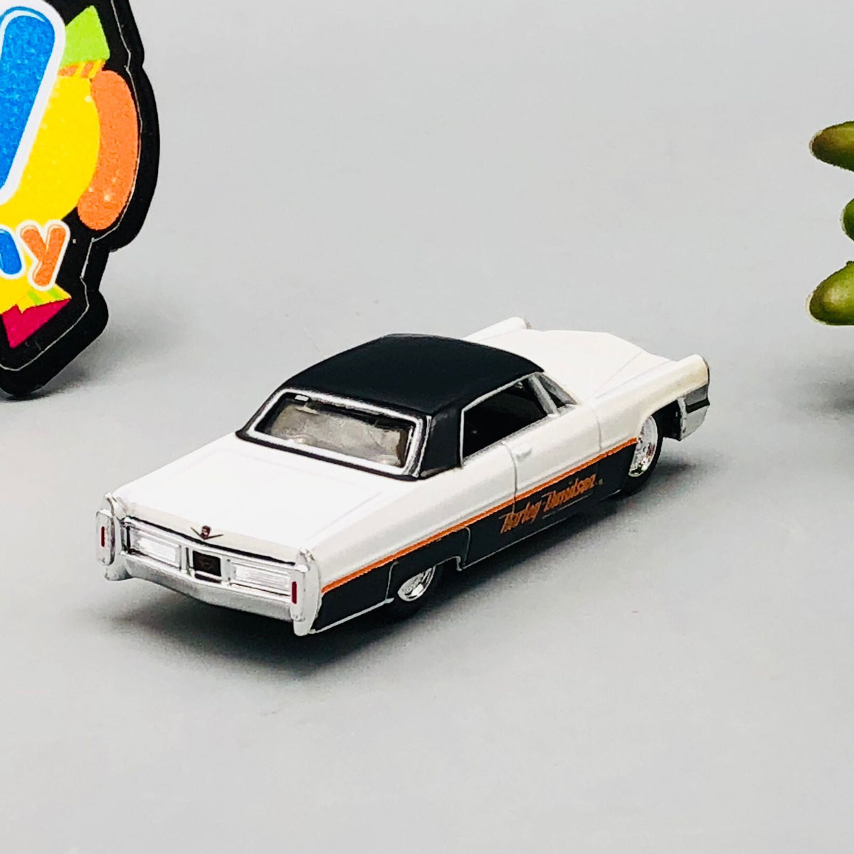 Maisto 1:64 Diecast 1965 Cadillac Coupe Deville