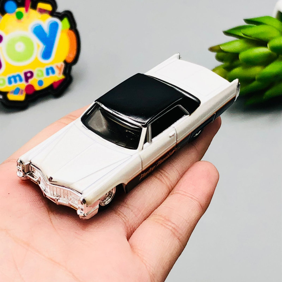Maisto 1:64 Diecast 1965 Cadillac Coupe Deville