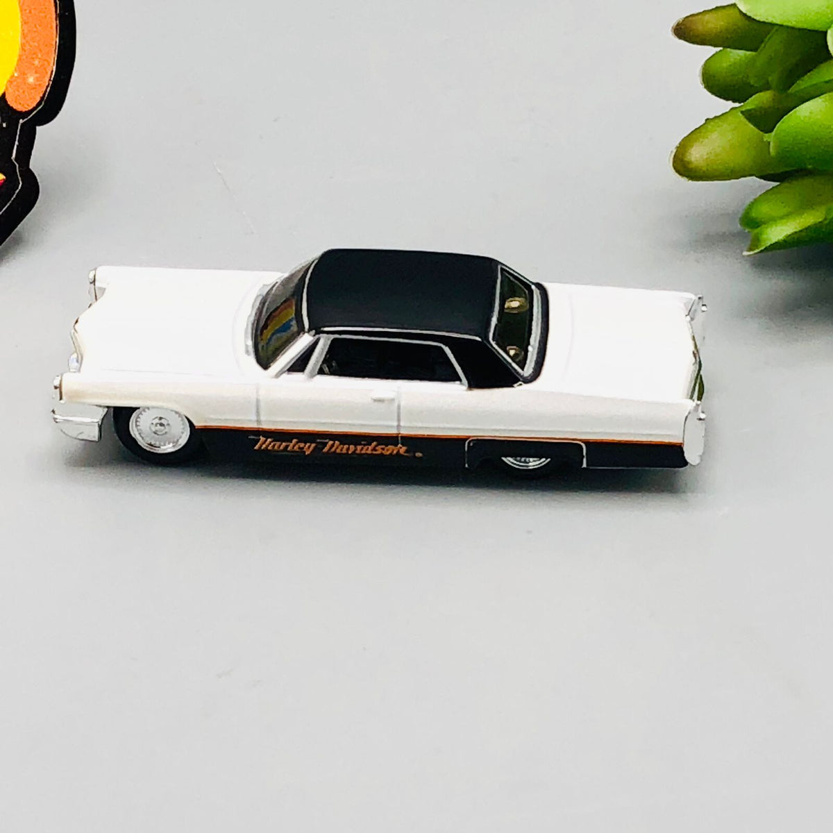 Maisto 1:64 Diecast 1965 Cadillac Coupe Deville