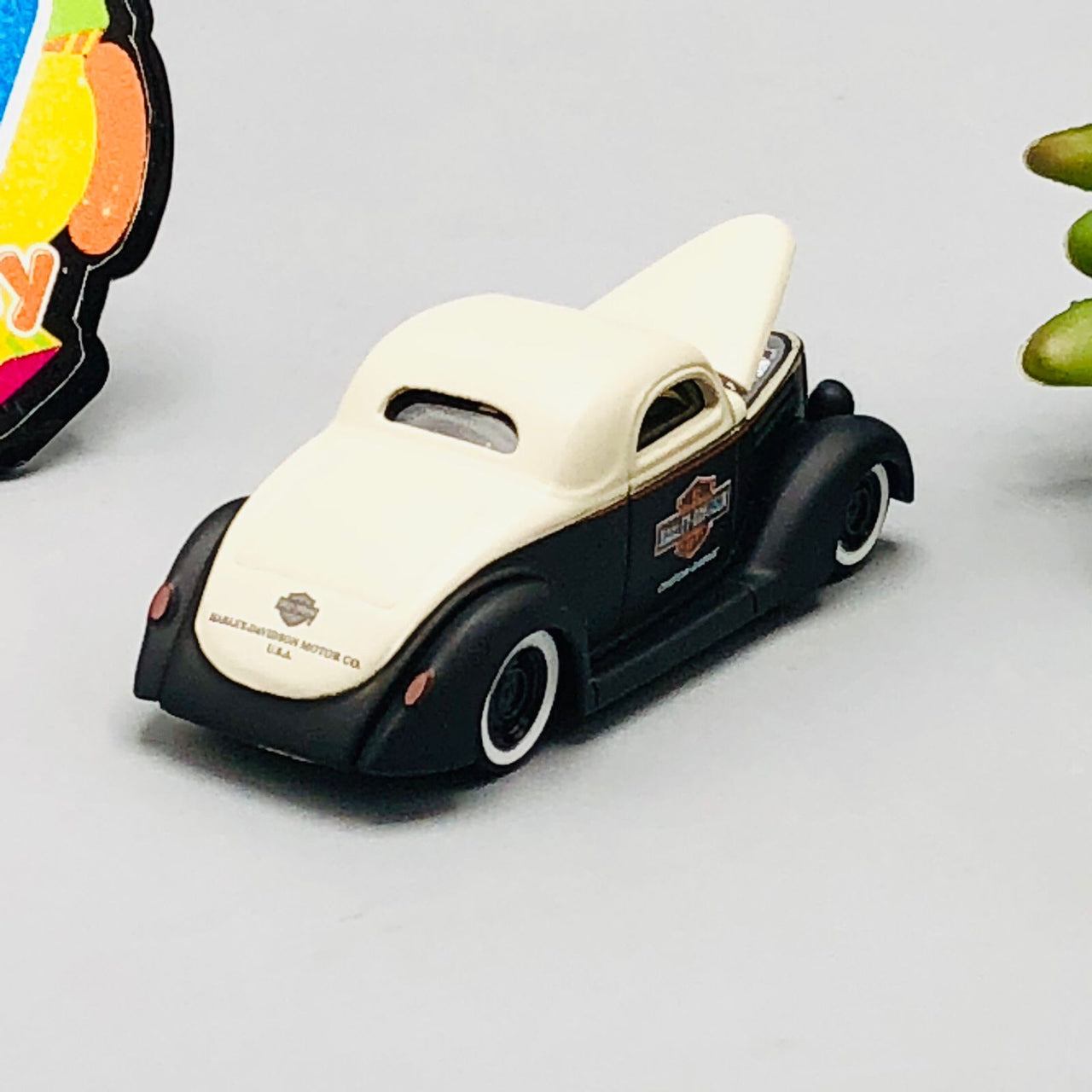 Maisto 1:64 Diecast Harley-Davidson 1936 Ford