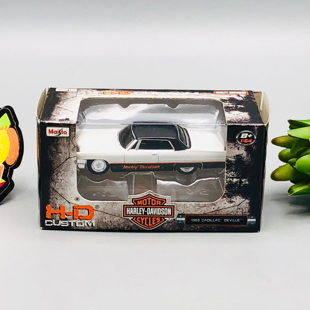 Maisto 1:64 Diecast 1965 Cadillac Coupe Deville