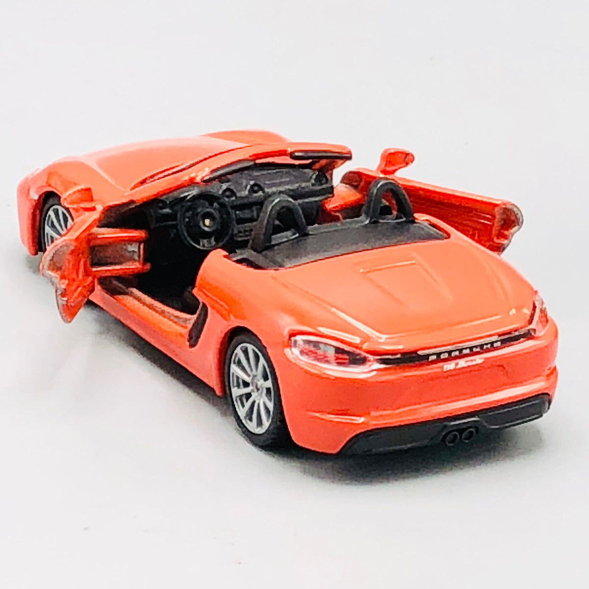 Maisto 1:43 Diecast Porsche 718 Boxster