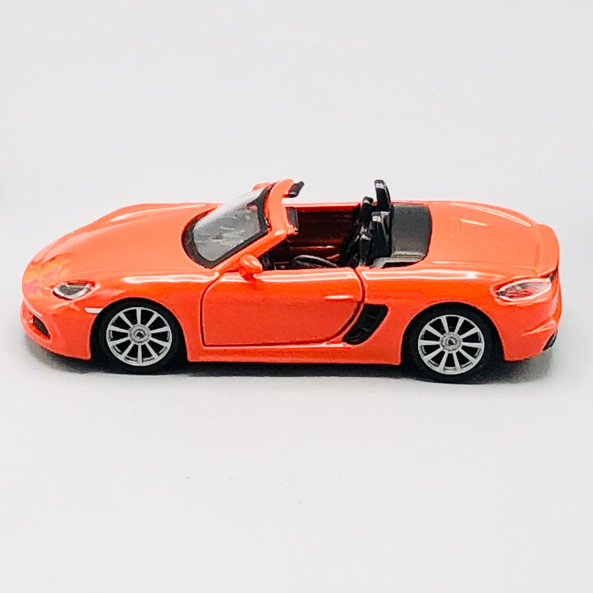 Maisto 1:43 Diecast Porsche 718 Boxster
