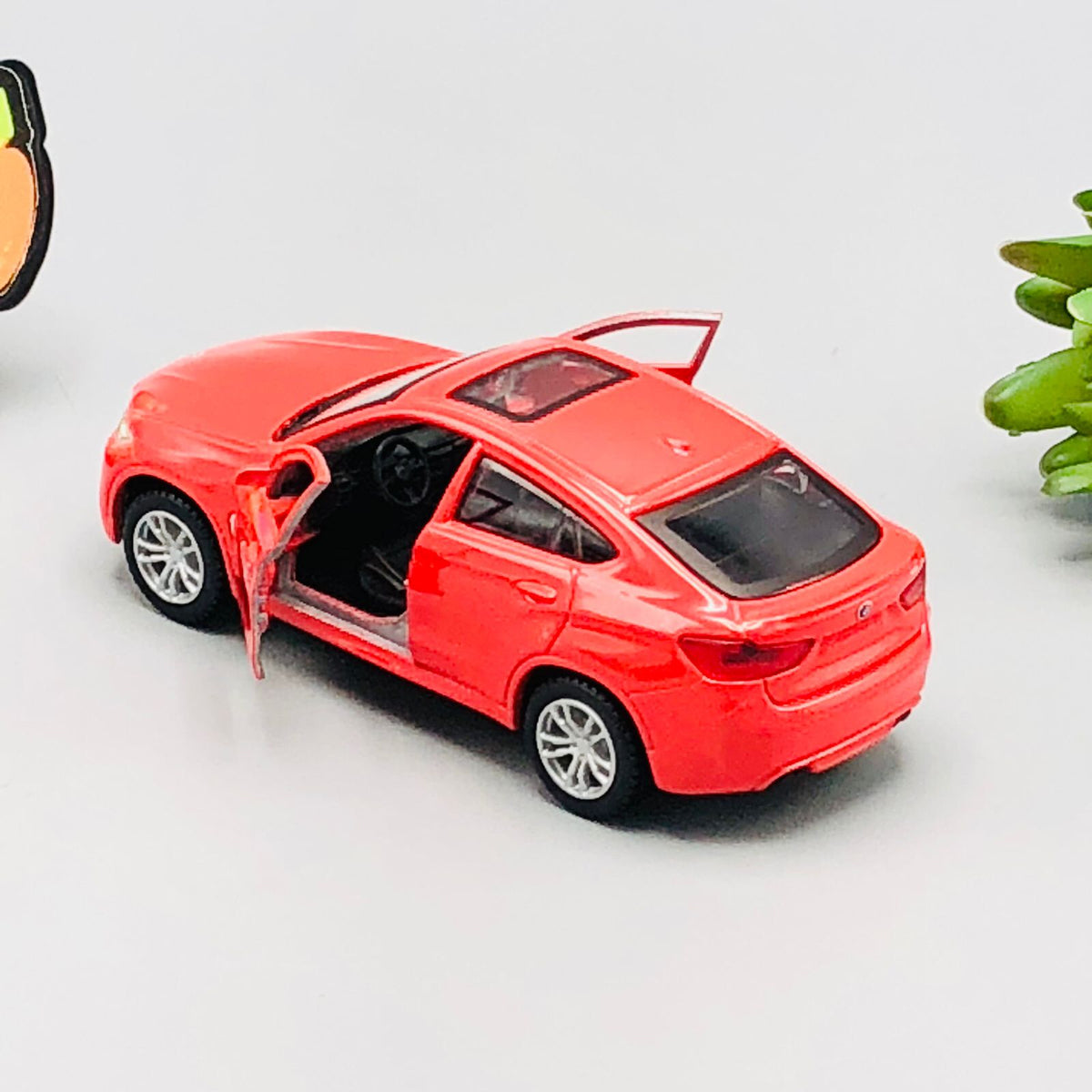 Maisto 1:42 Diecast BMW X6M