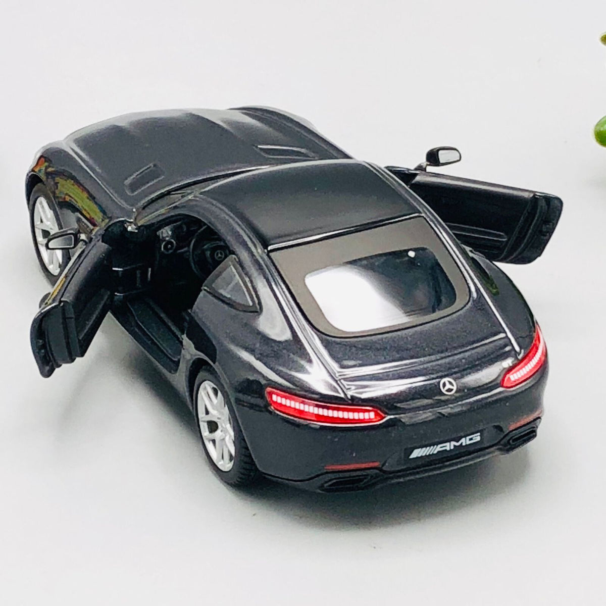 Bburago 1:32 Diecast Mercedes AMG GT