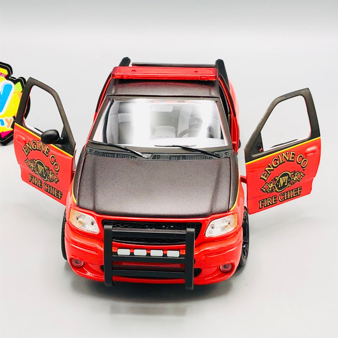 Maisto 1:21 Diecast Ford SVT F-150 Fire Chief Engine Co.