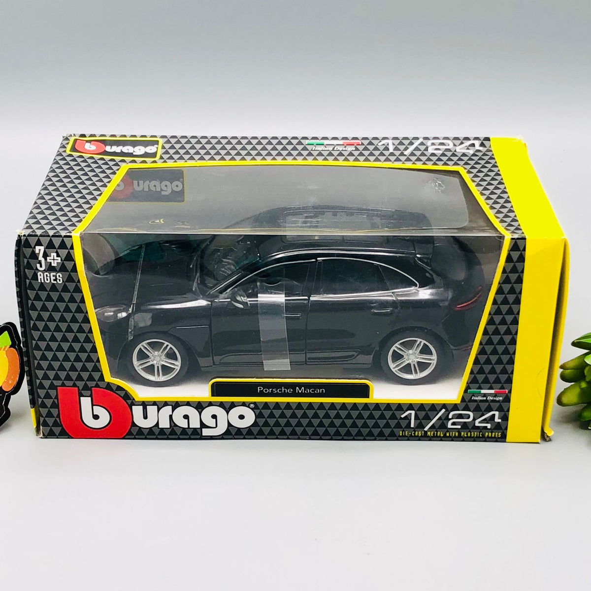 Bburago 1:24 Diecast Porsche Macan