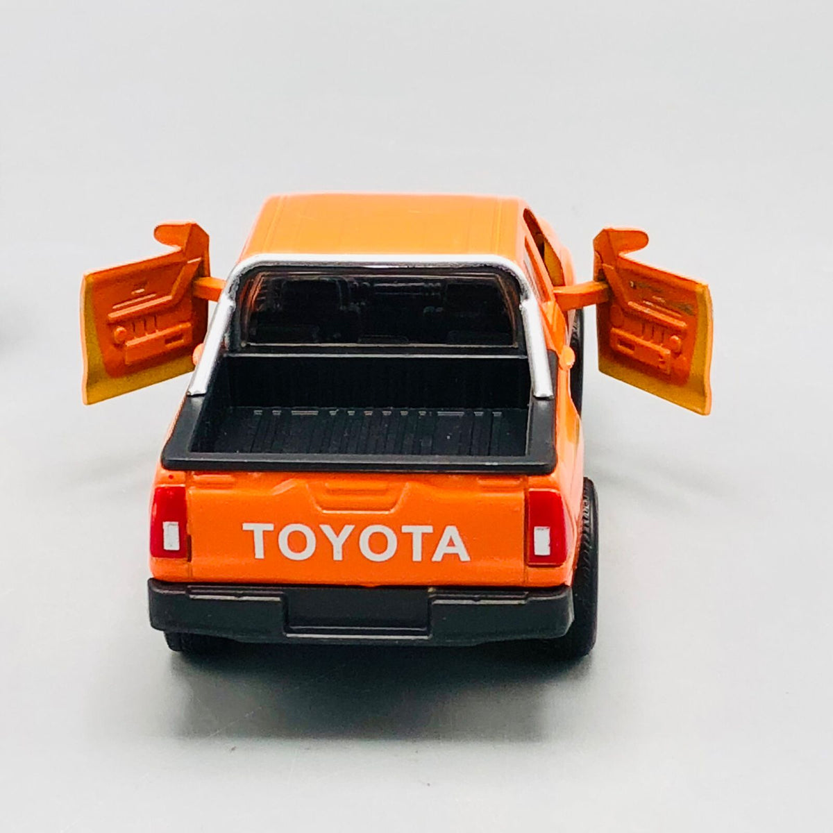 1:43 Diecast Toyota Hilux Revo 4x4