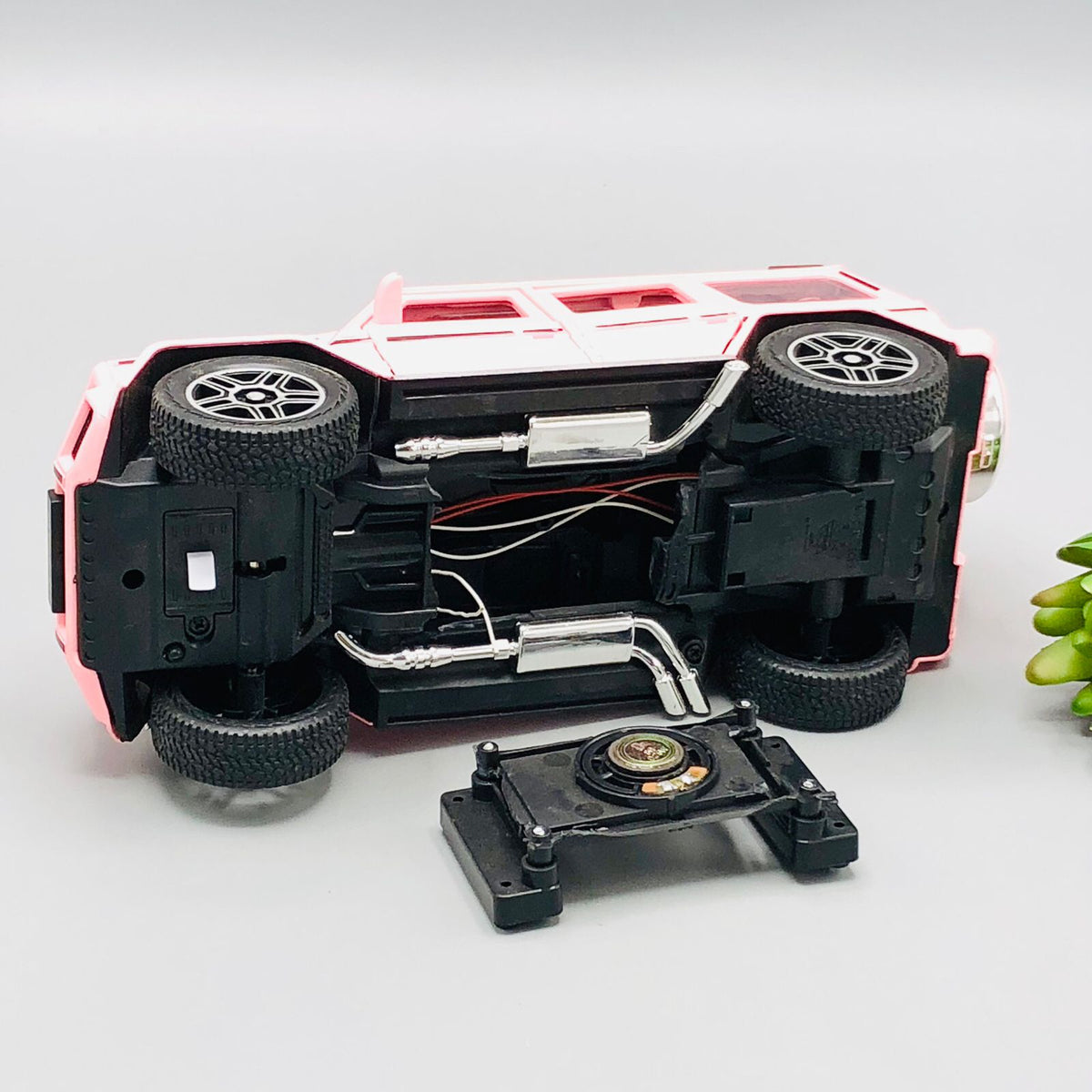 1:24 Diecast Metal Mercedes Benz G63 - Major Fault