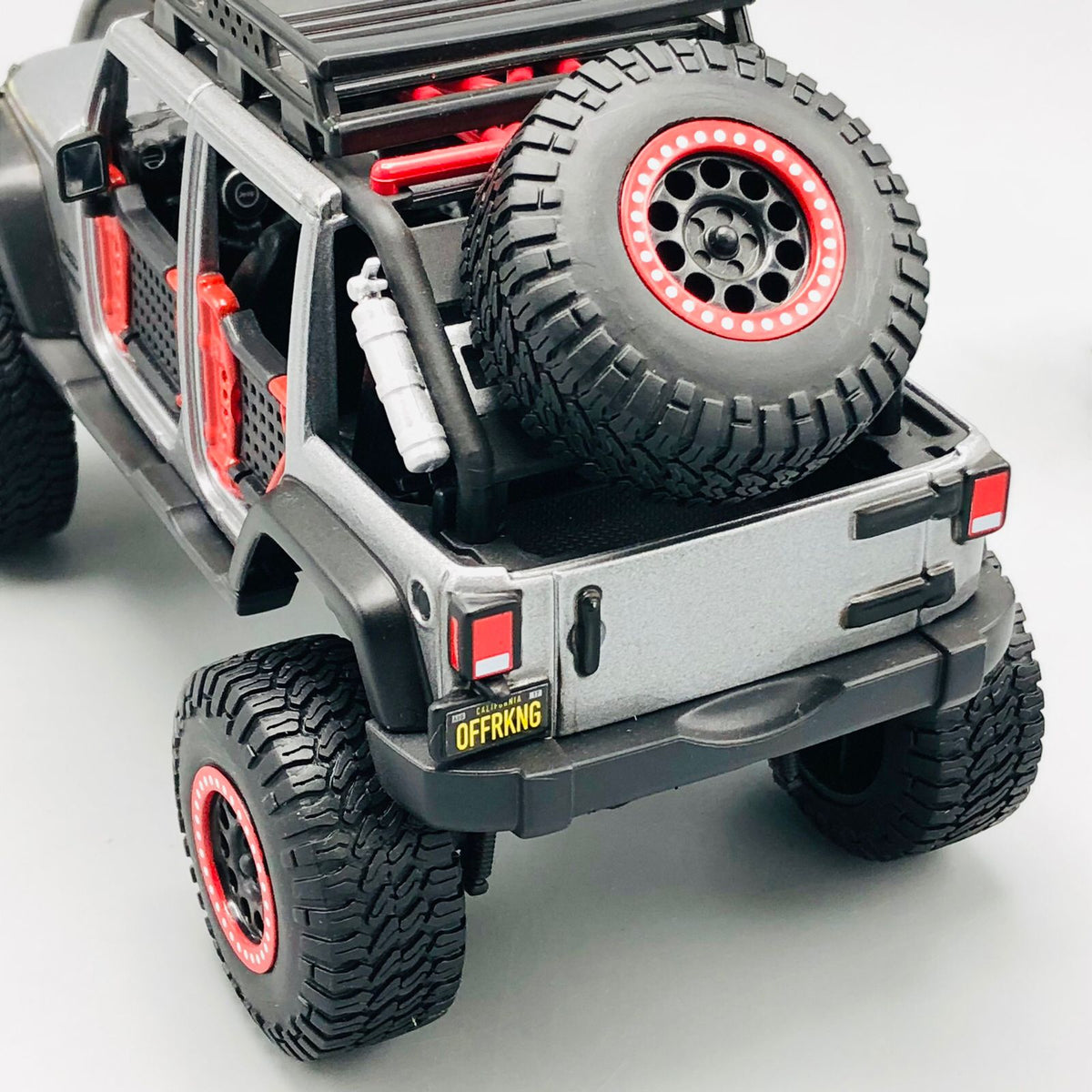 Maisto 1:24 Diecast 2015 Jeep Wrangler Unlimited