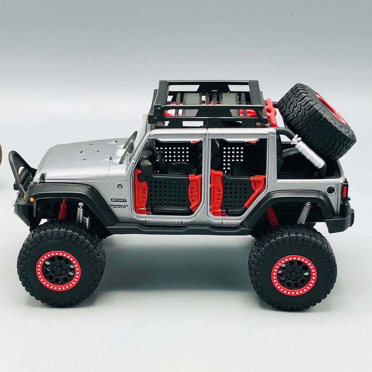 Maisto 1:24 Diecast 2015 Jeep Wrangler Unlimited