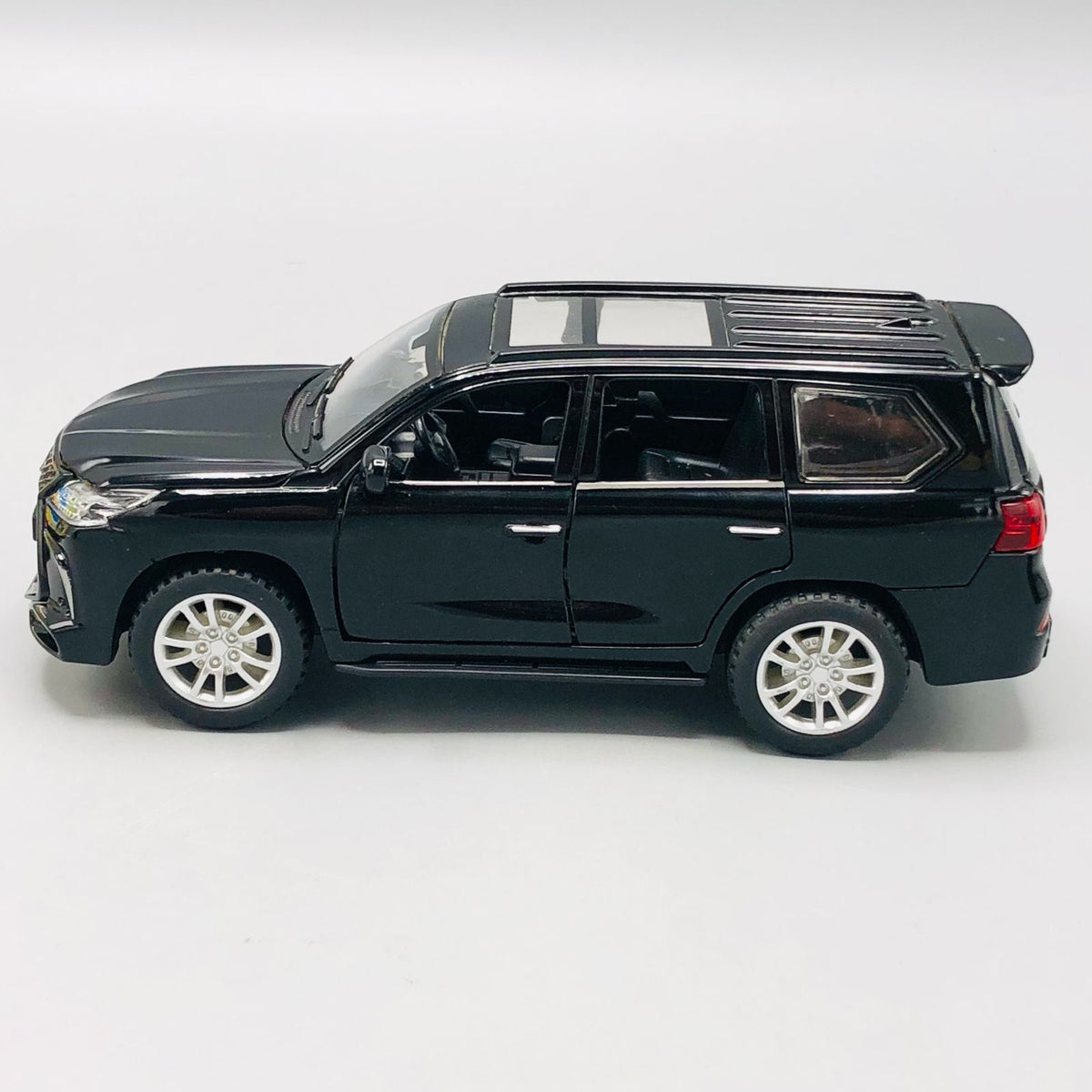 1:28 Diecast Lexus LX570 Model Car