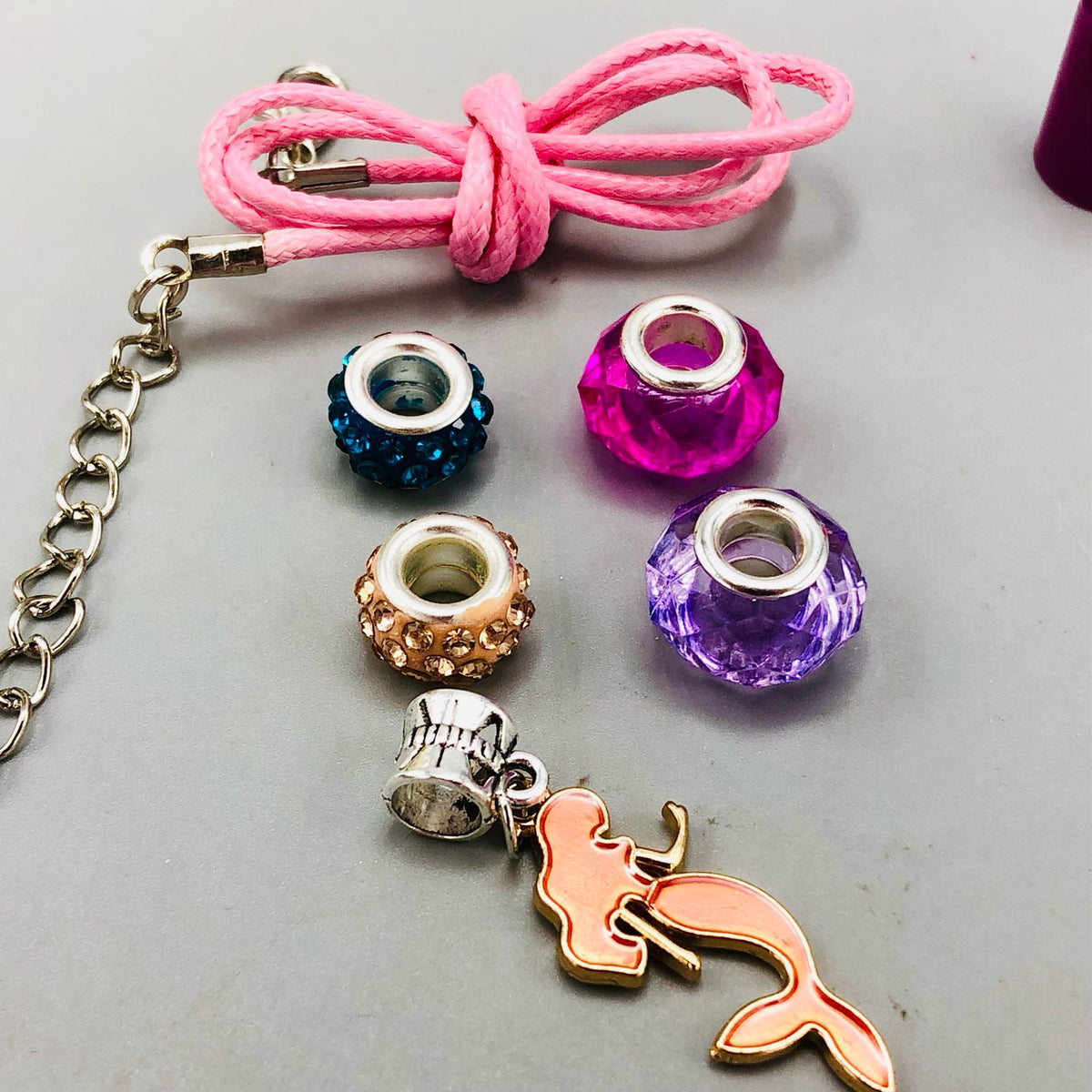 70Pcs DIY Colorful Beads With Unique Pendant