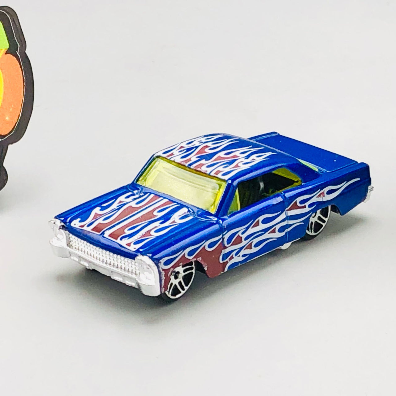 Hot Wheel Diecast Set of 8 Cars with Display Racks