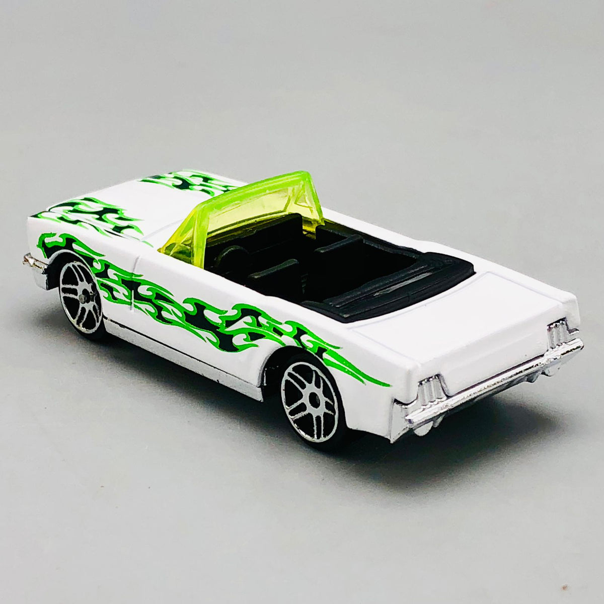 Hot Wheel Diecast Set of 14 Cars with Display Racks